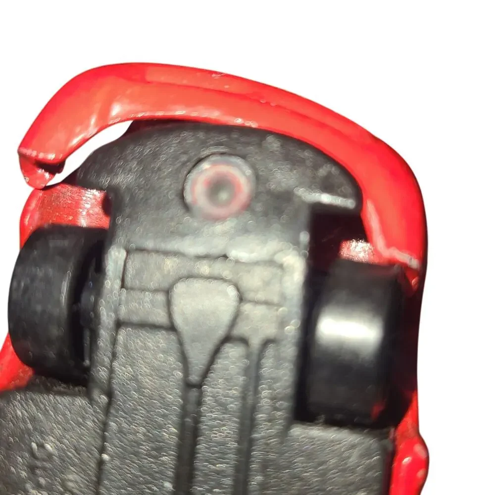 Maisto 2007 Fresh Metal 1:64 Dodge Viper SRT/10 Red, Damage On the back fender